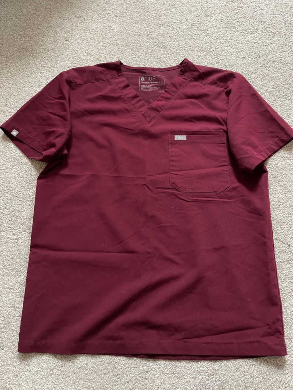 Figs Men’s V-Neck Scrub Top - Burgundy